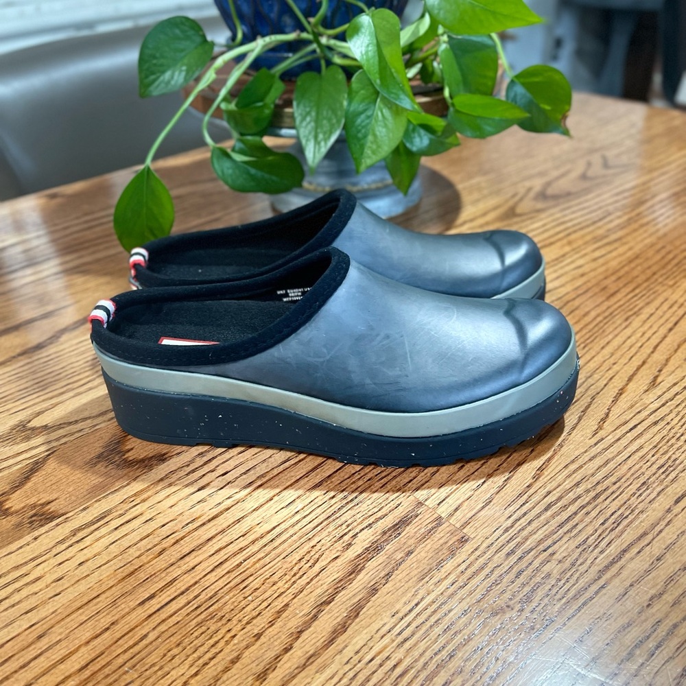 Hunter slide or clog- size 9- never worn.